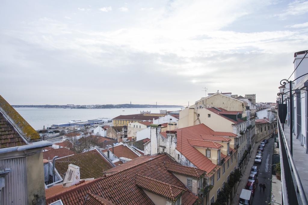 Breathtaking River View In Alfama Lissabon Buitenkant foto